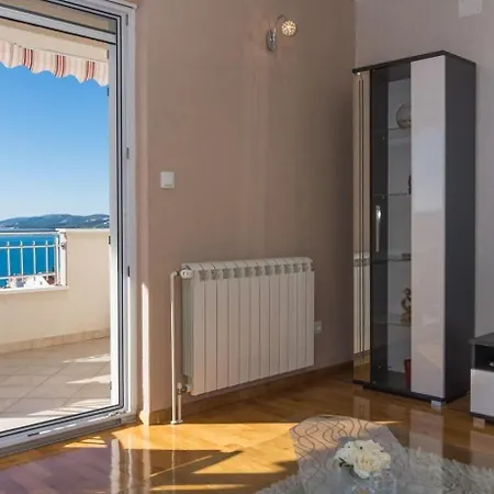 Apartament Geraeumige Mit Grill Und Meerblick Trogir